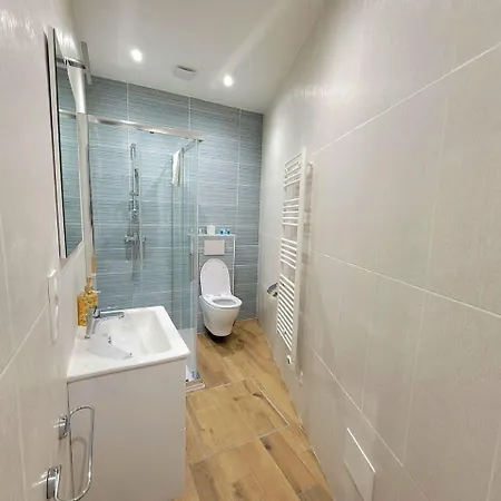 Large One Bedroom Apartment In Central Menton マントン