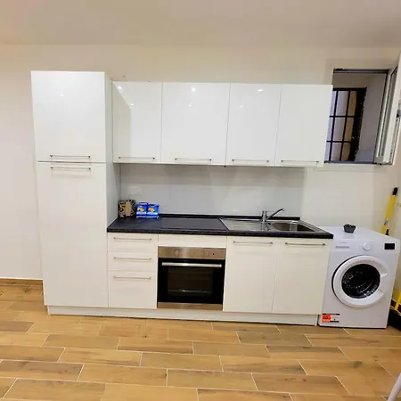 Large One Bedroom Apartment In Central Menton アパート