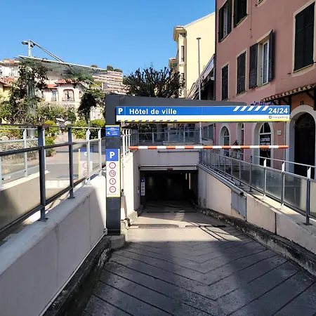 アパート Large One Bedroom Apartment In Central Menton マントン