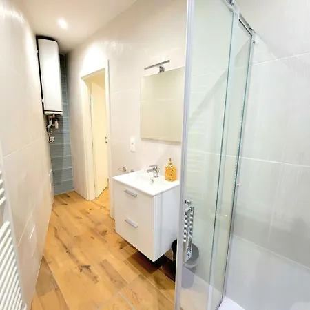Large One Bedroom Apartment In Central Menton Apartman *